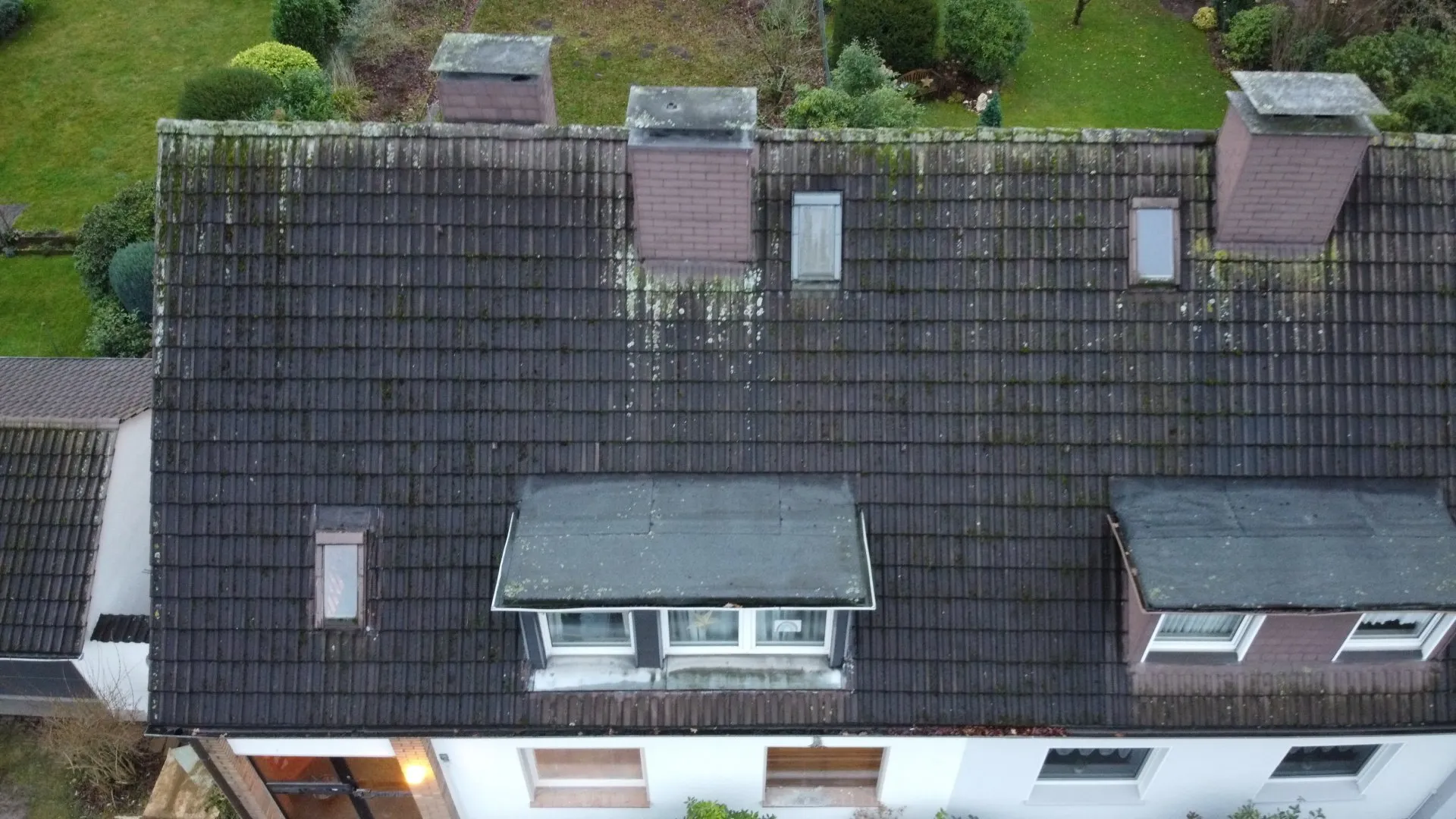 Buczek & Degen Bedachungen GmbH – Luftaufnahme des alten Gebäudedachs