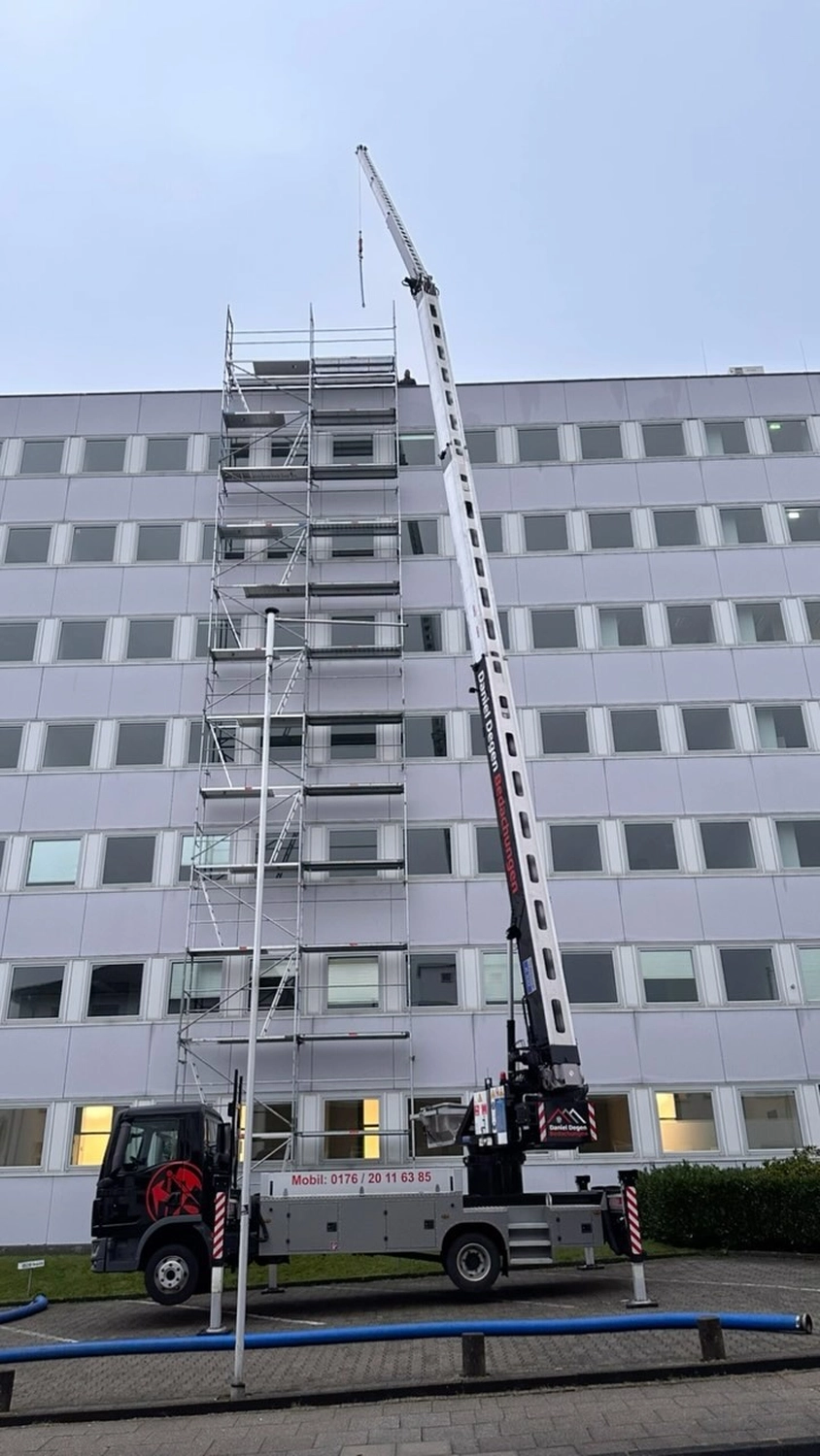 Buczek & Degen Bedachungen Gmb – Dachdeckermeisterbetrieb – ein Solarenergiespeichersystem für Privathaushalte mit Produkten von Fox ESS