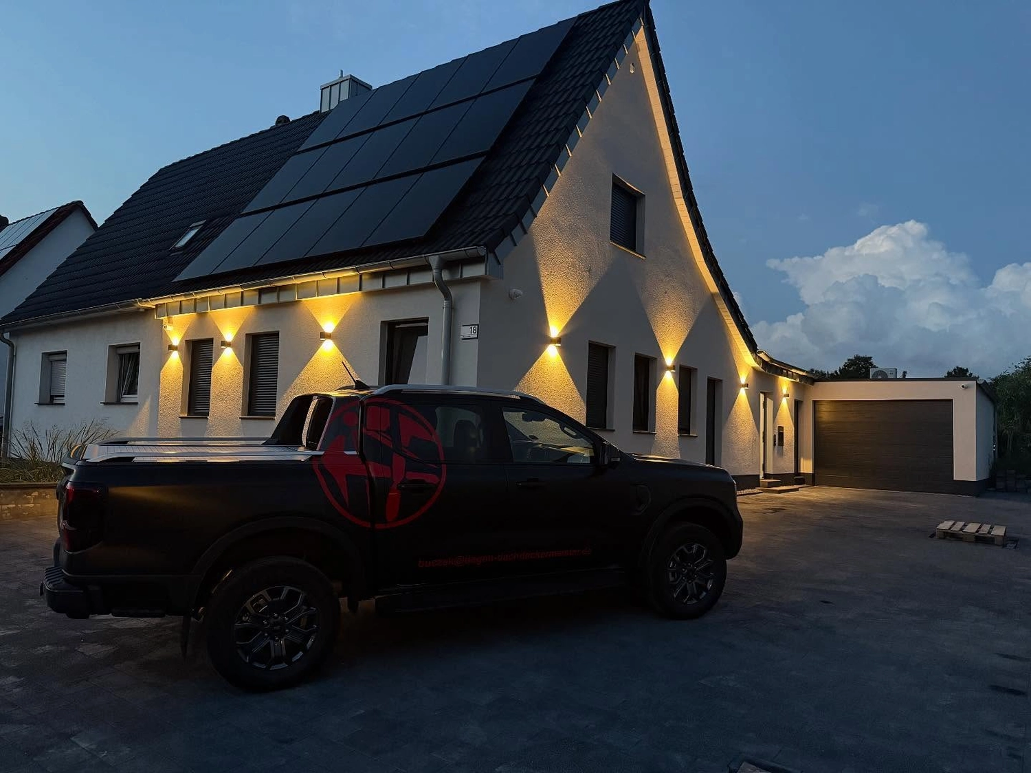 Buczek & Degen Bedachungen Gmb – Dachdeckermeisterbetrieb – Dach mit Solarpaneelen