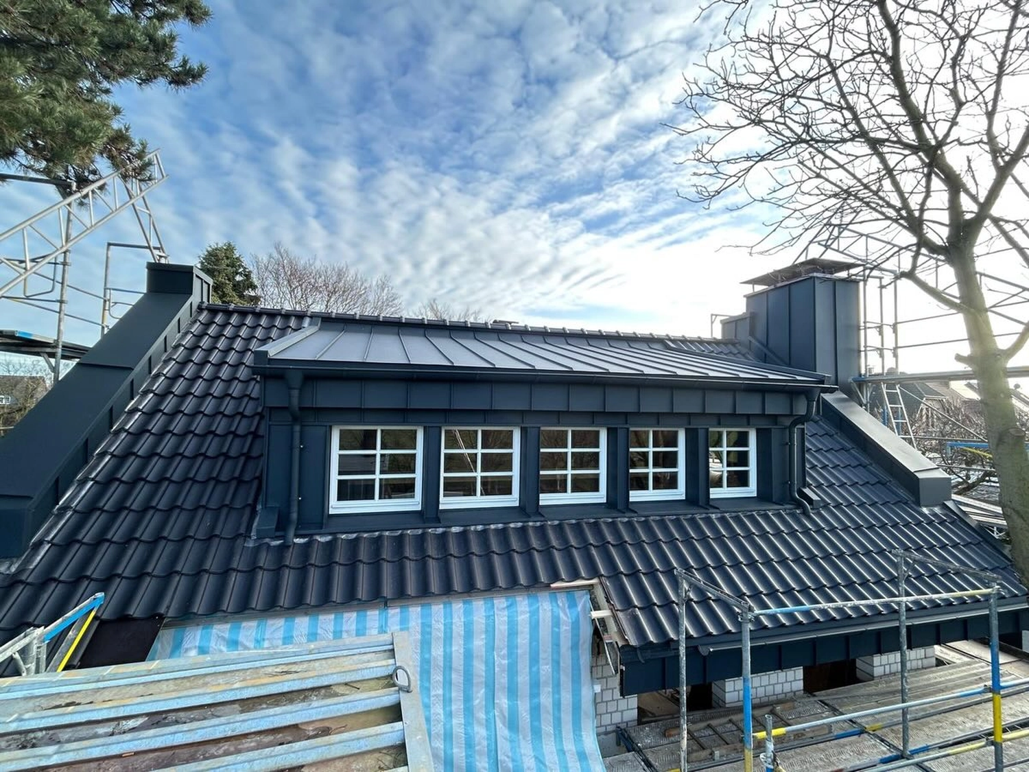 Buczek & Degen Bedachungen Gmb - Dachdeckermeisterbetrieb - Dach mit Fenstern