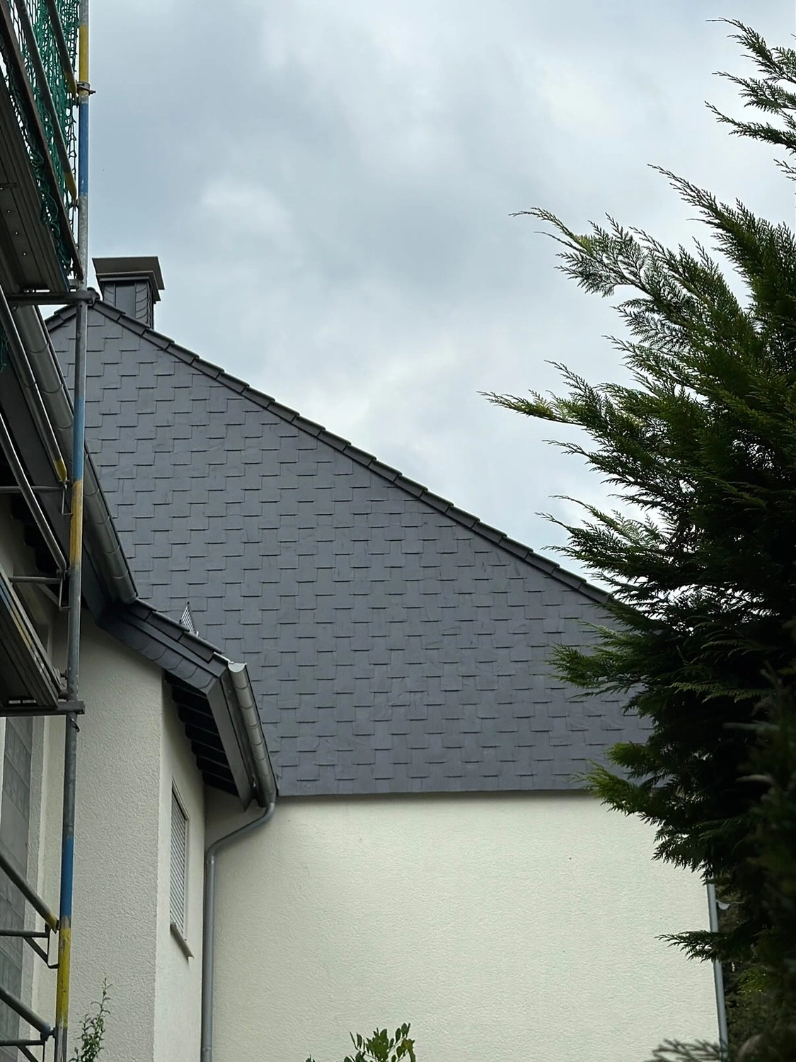 Buczek & Degen Bedachungen Gmb - Dachdeckermeisterbetrieb - Dach eines Gebäudes