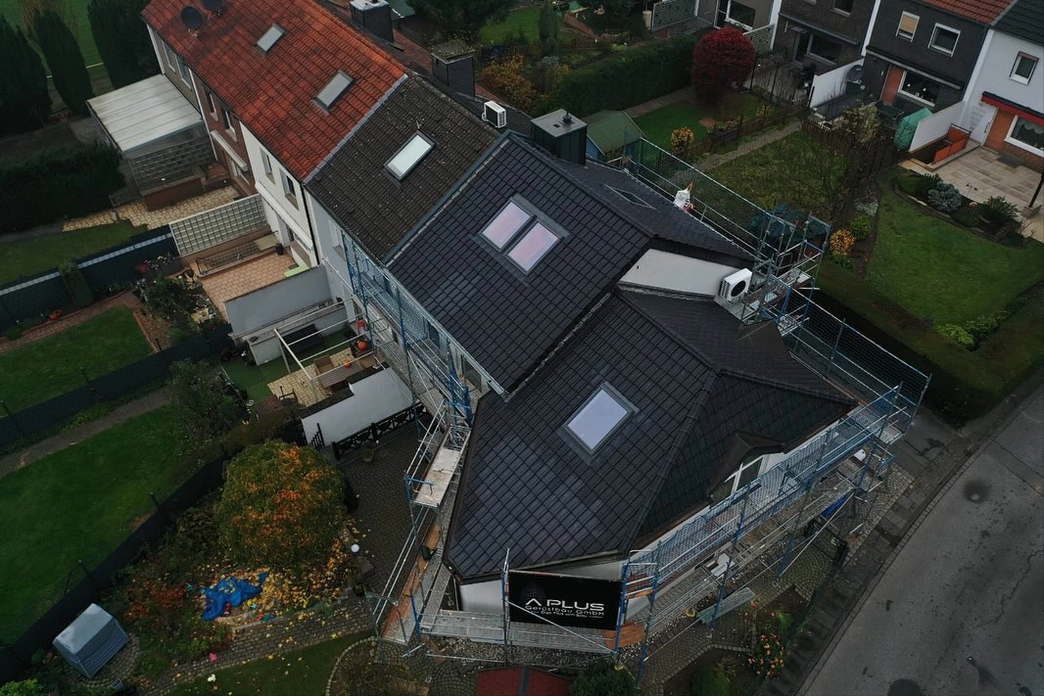 Buczek & Degen Bedachungen Gmb - Dachdeckermeisterbetrieb - Dächer der Altbauten mit Fenstern