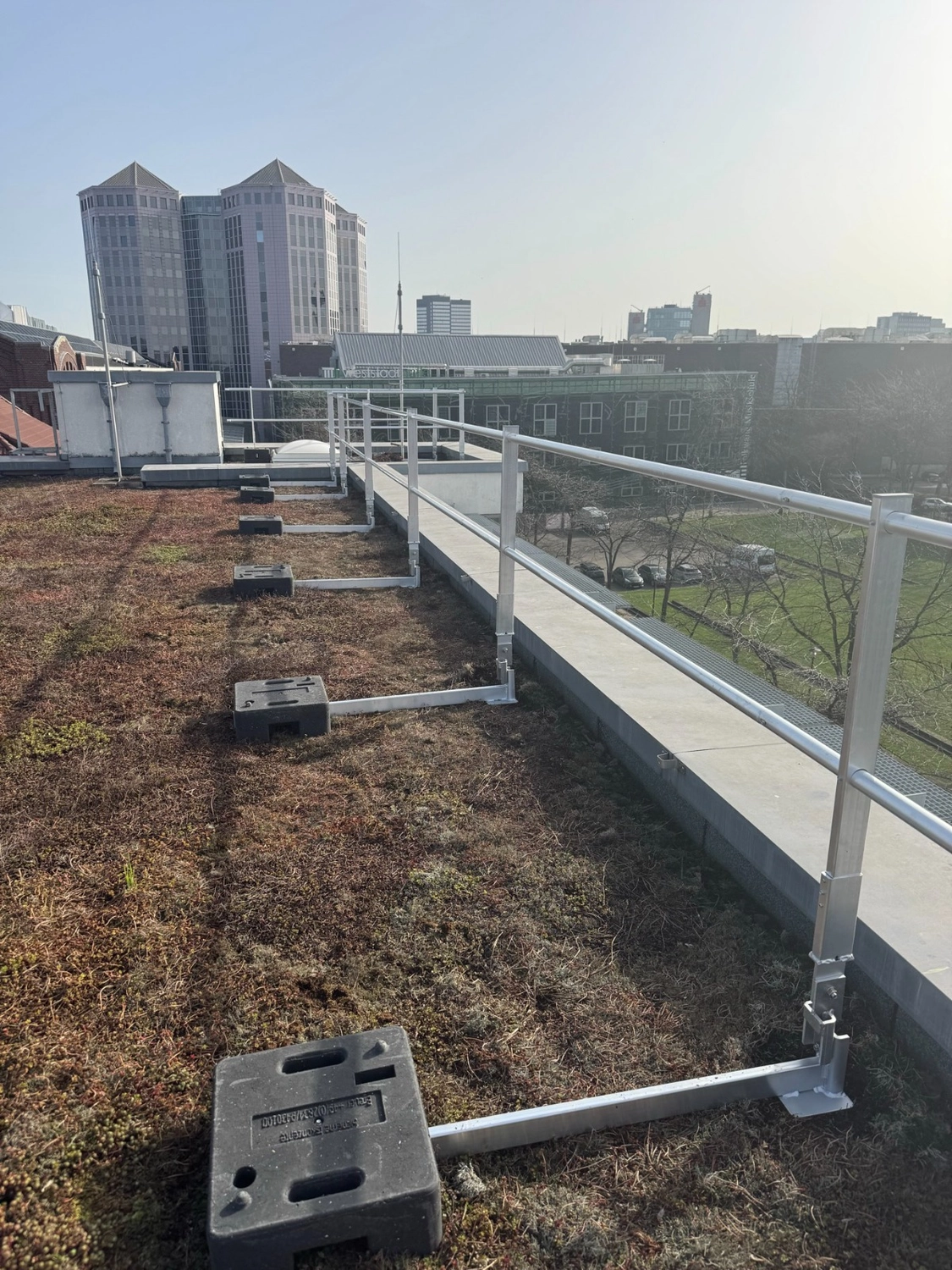 Buczek & Degen Bedachungen Gmb – Dachdeckermeisterbetrieb – Absturzsicherungssystem auf Dach